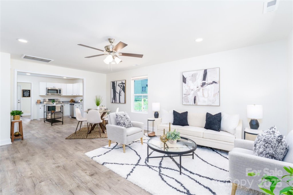 810 W Raleigh Avenue