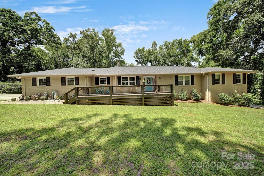 Meadow Lakes, Rock Hill community