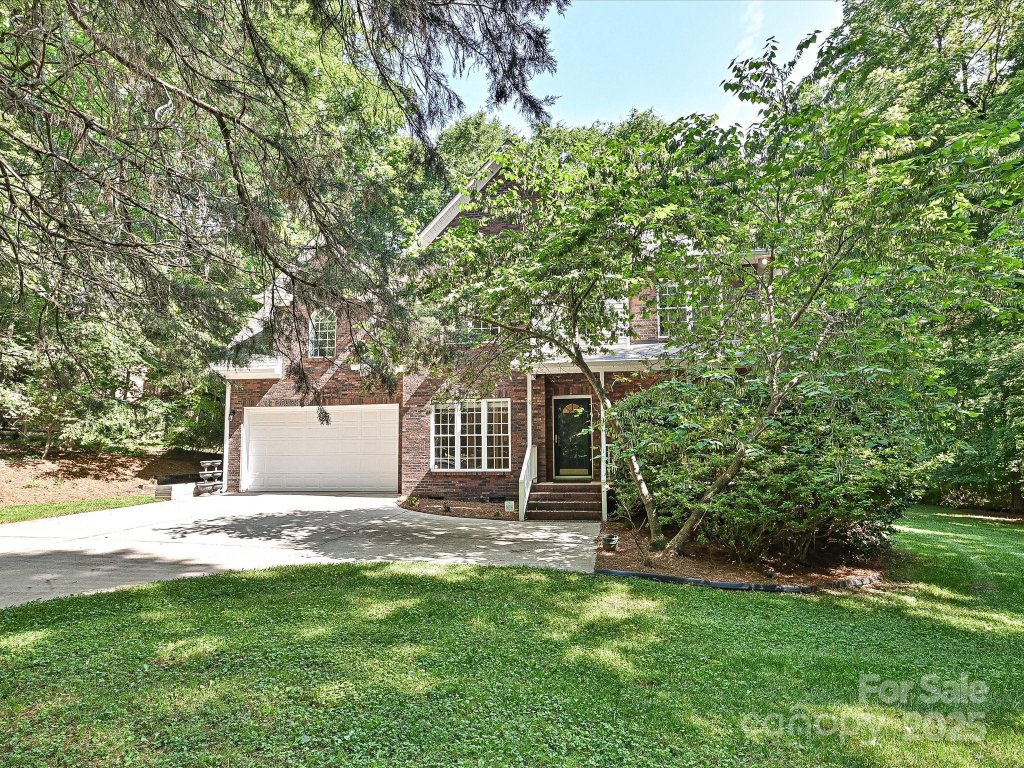 443 Hillcrest Drive