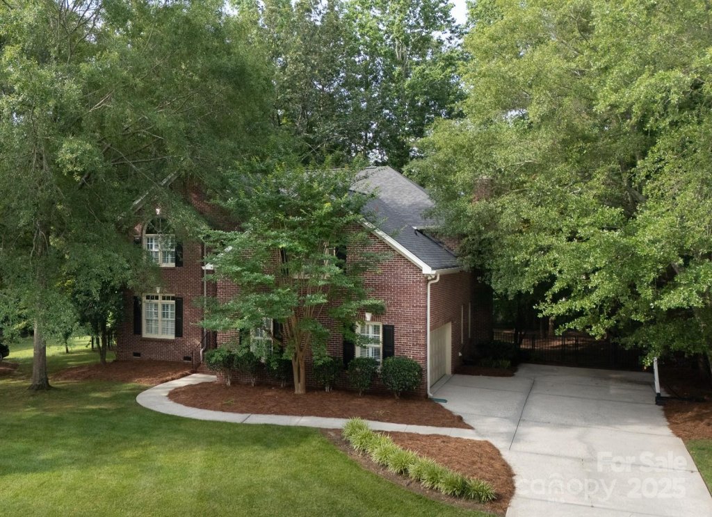 1587 Summit View Drive