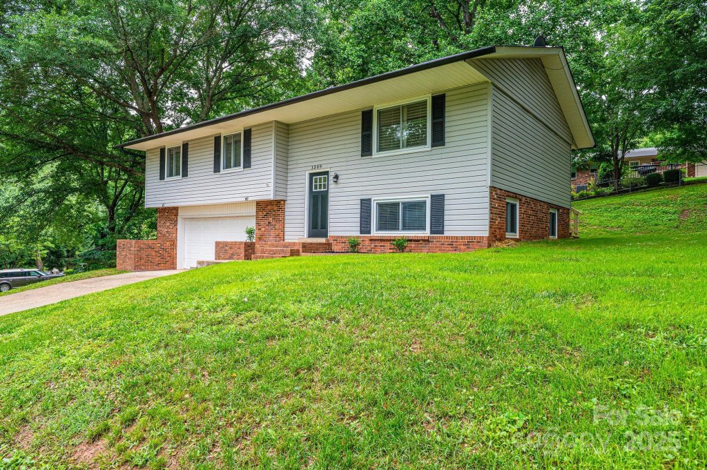1309 Poplar Circle
