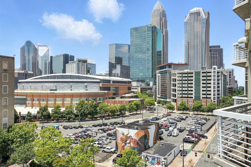 505 E 6th Street 908