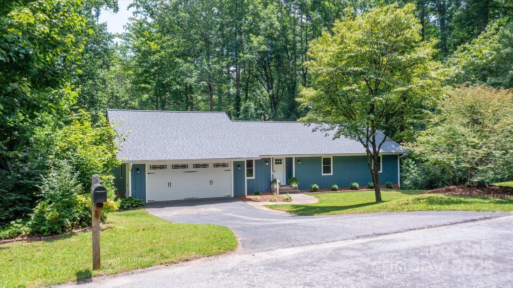 Dellwood, Hendersonville community