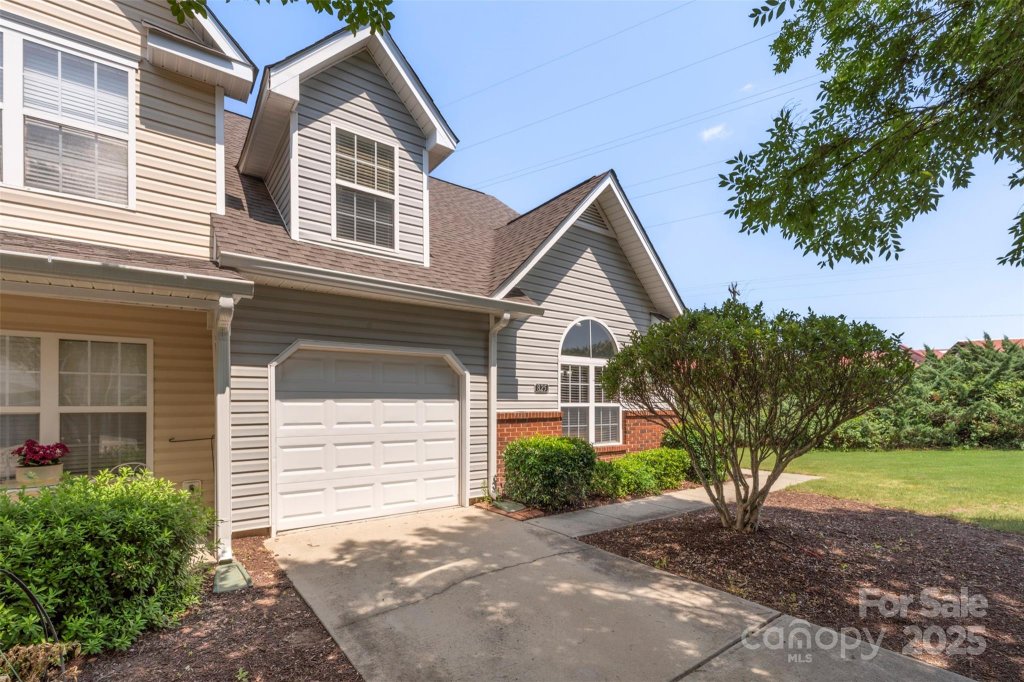 825 Rock Lake Glen