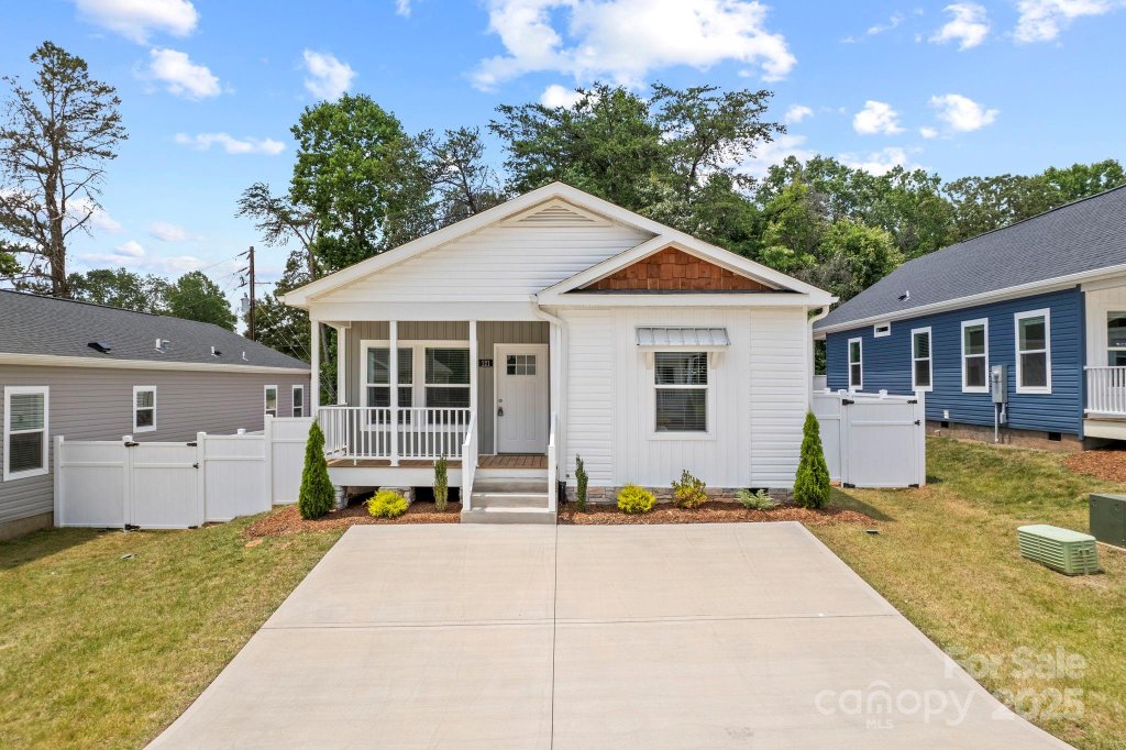 Brooks Cove, Asheville community