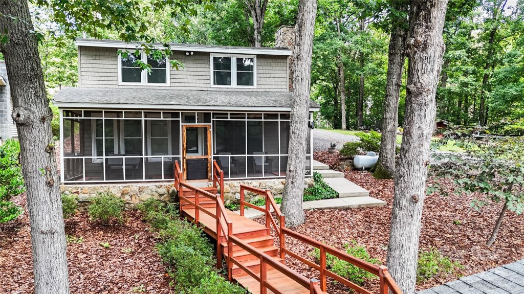 9807 Pine Tree Road 168