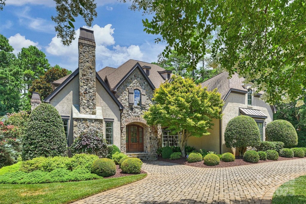 3021 Kings Manor Drive