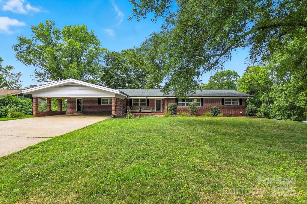 W L Mitchell Estate, Hickory community