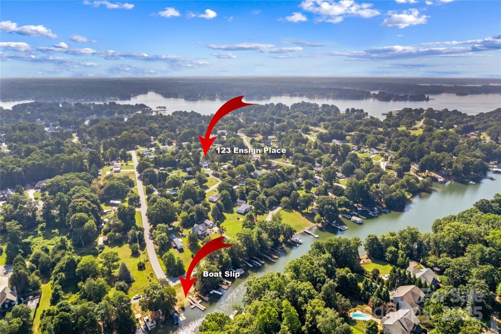 Cove View Park, Mooresville community