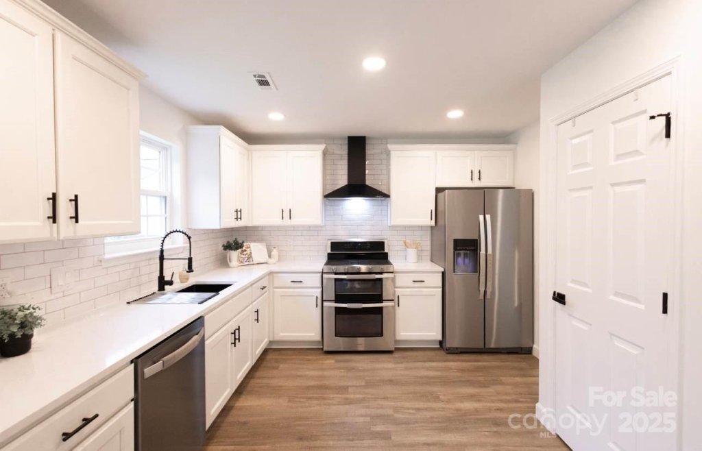 1009 Glen Hollow Drive