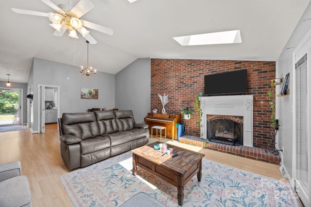 1300 Larchmont Place 501