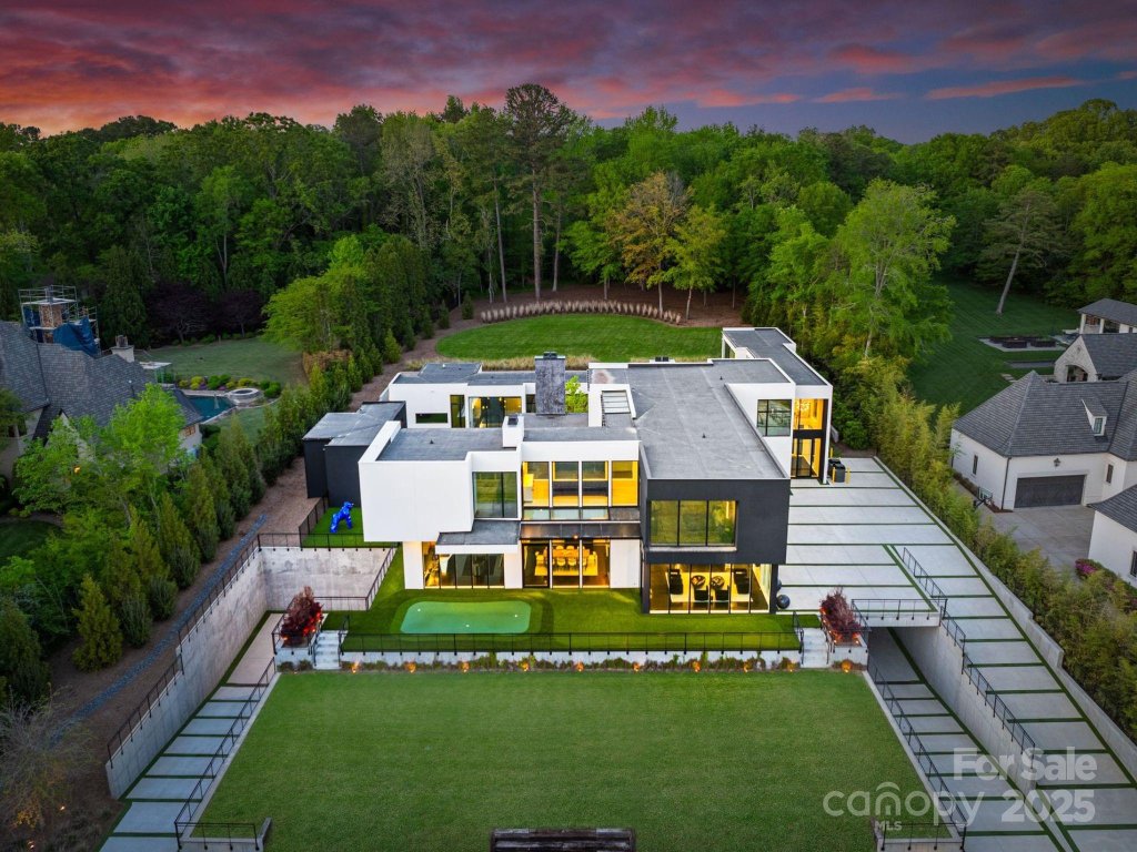 Carmel Park, Charlotte community