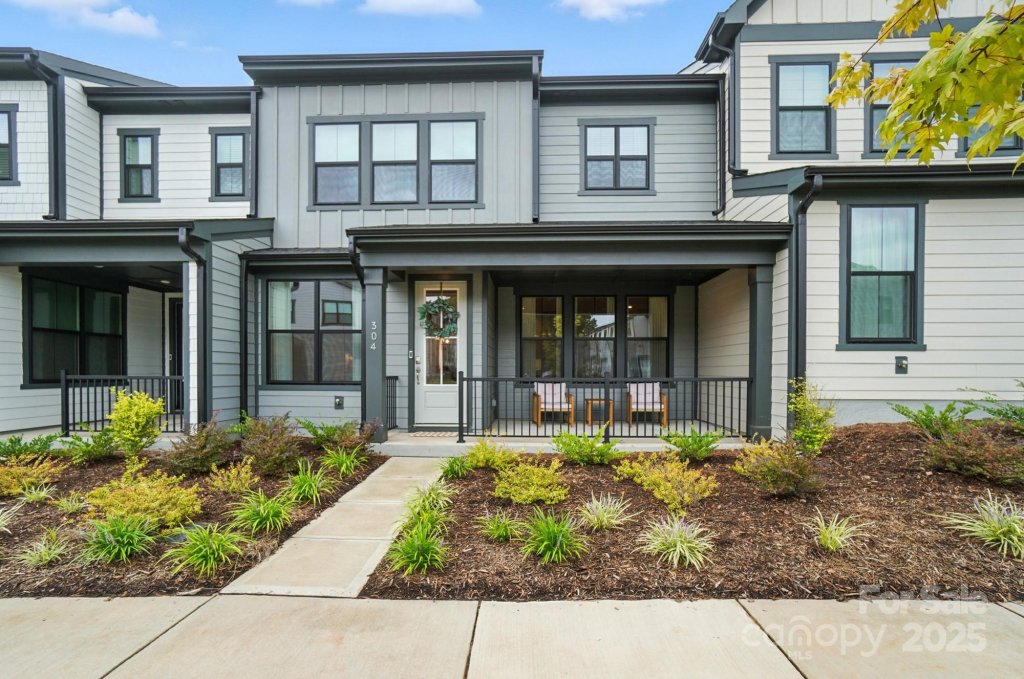 Seven Oaks, Belmont community