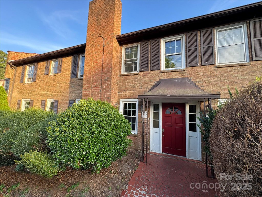 921 Nottingham Drive 6