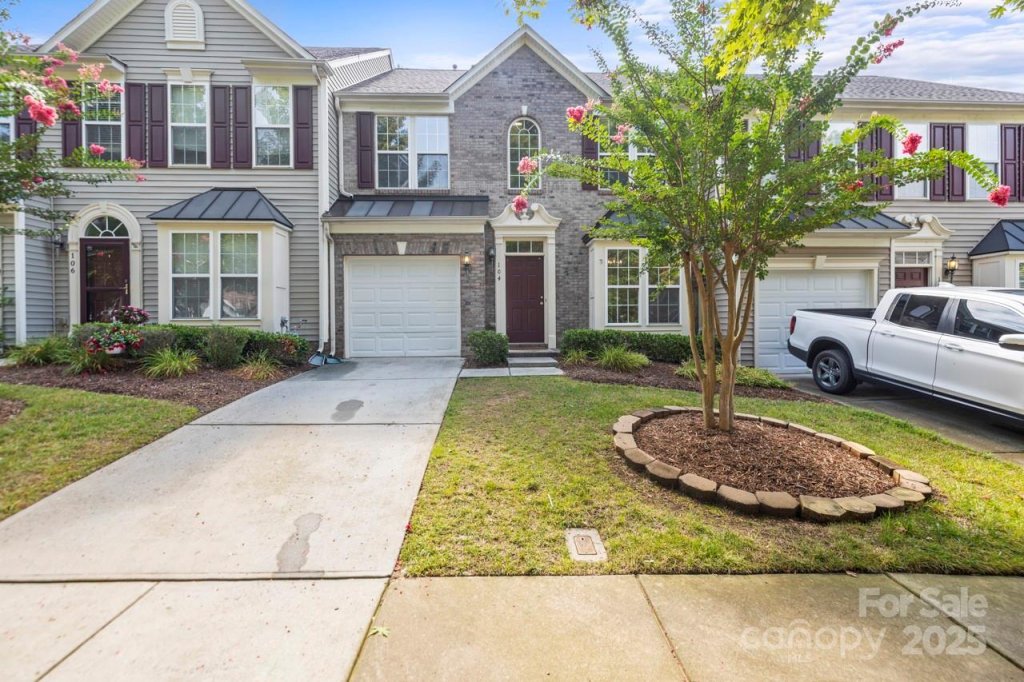 104 N Arcadian Way
