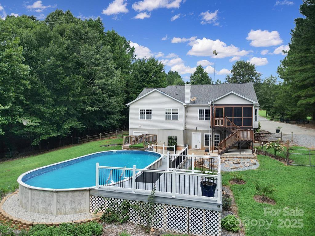 Mountain Creek, Iron Station community