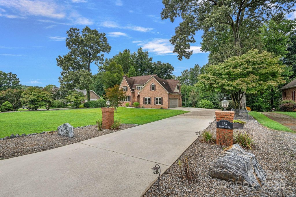 123 Golden Oak Drive