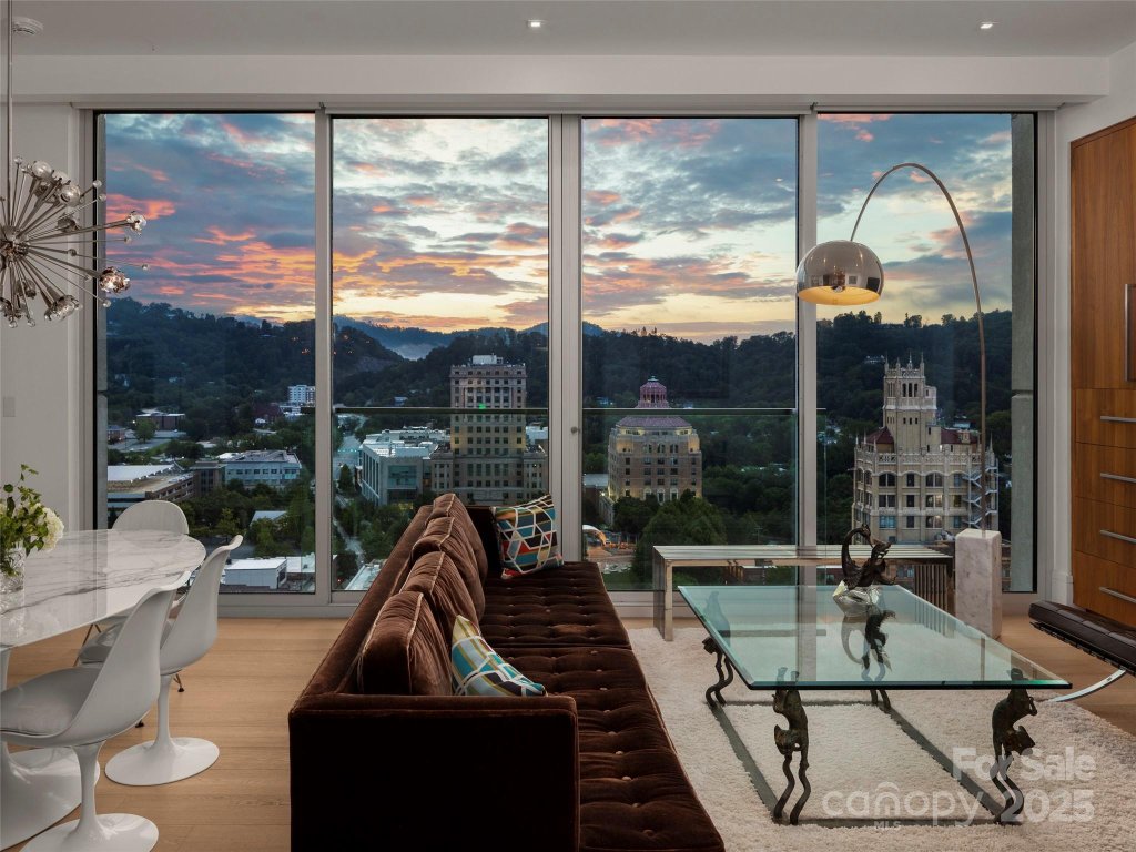 Asheville Arras Residence, Asheville community