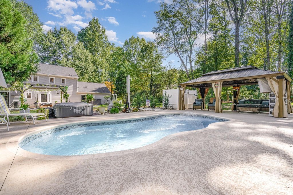 8017 Appaloosa Lane