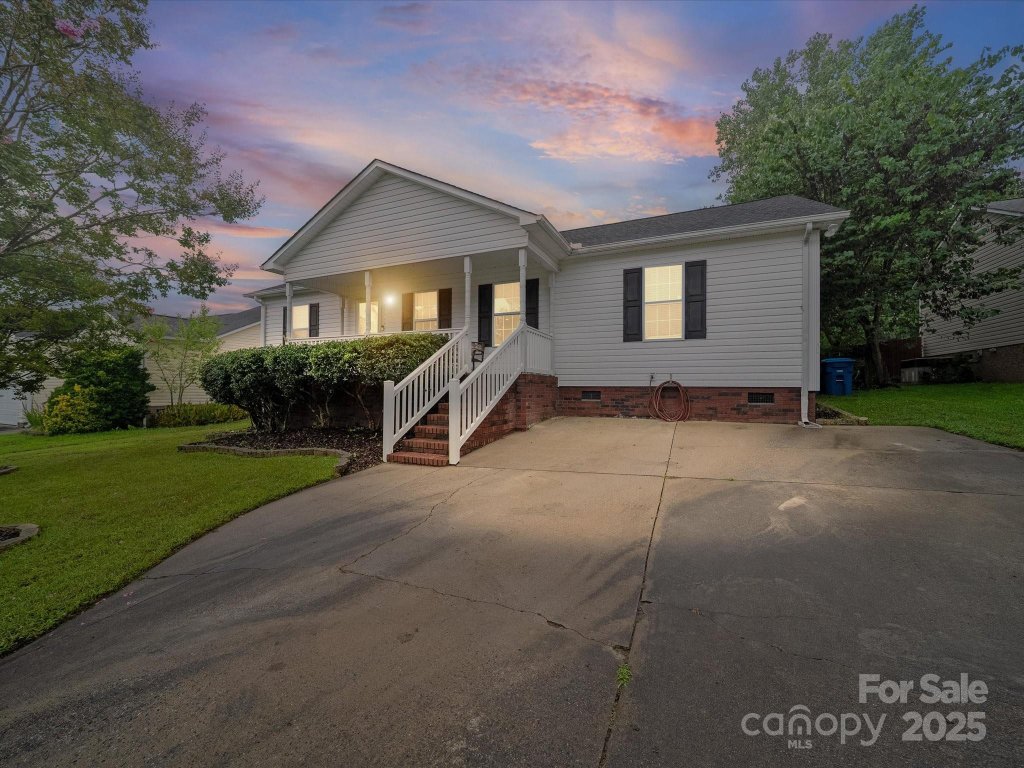 640 Loch Lomond Circle