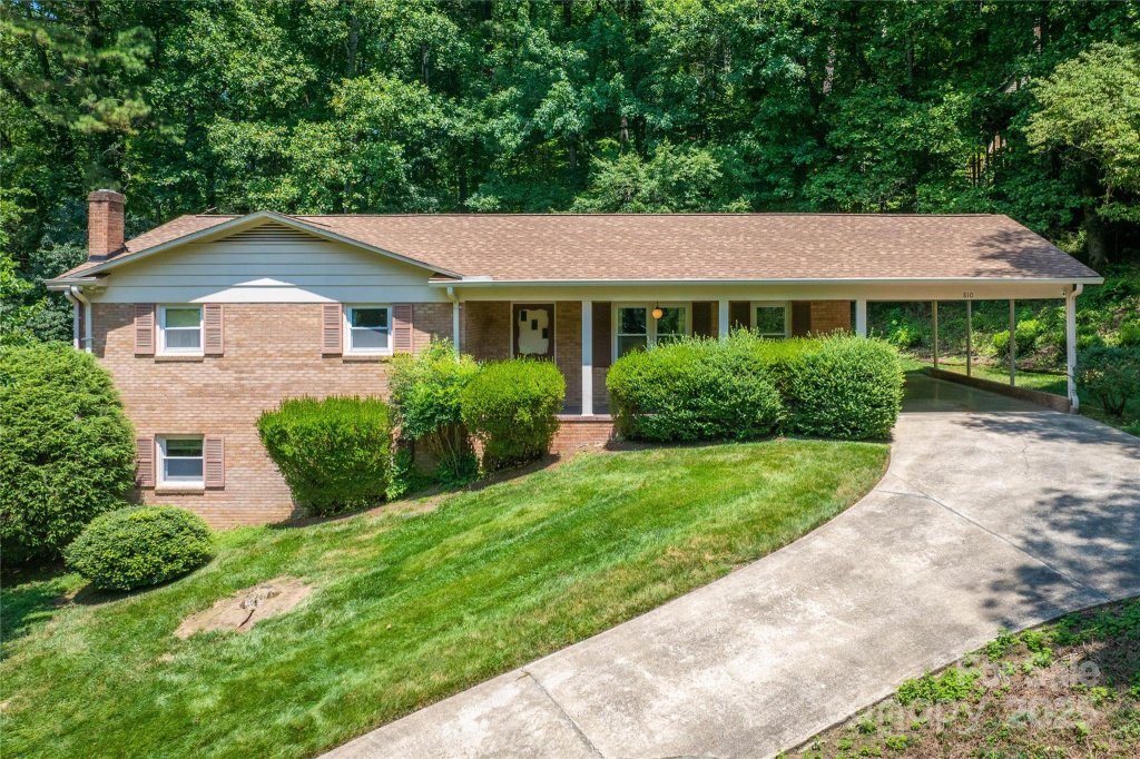 810 Devonshire Court
