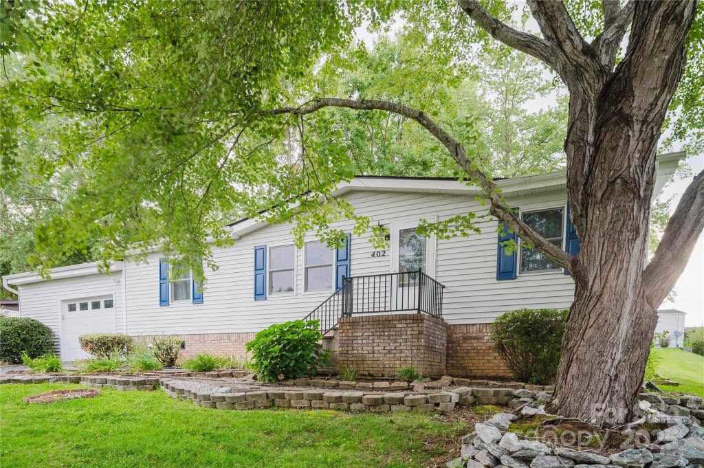 402 Deerfield Court