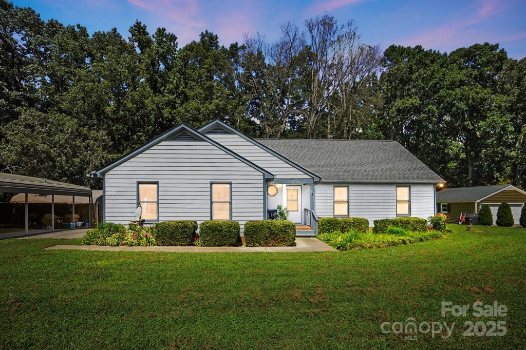 2402 Bearskin Lane