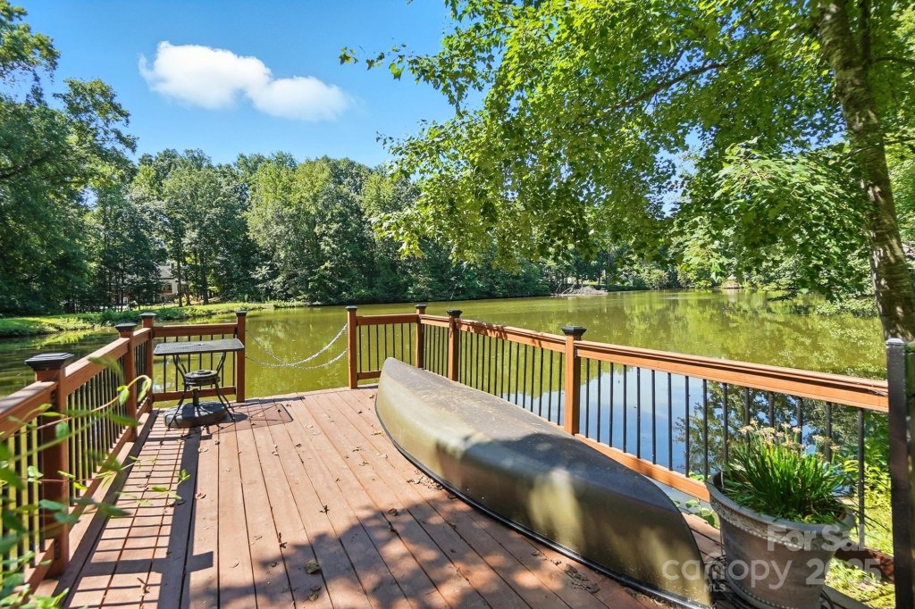 North Lake, Charlotte community