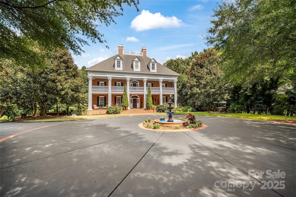 Country Club Estates, Monroe community