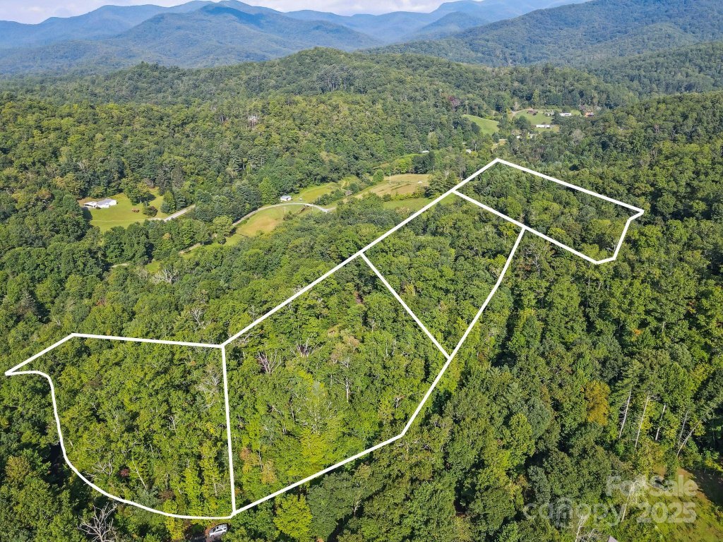 Sweetwater Ridge, Balsam Grove community
