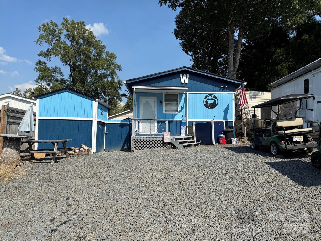 115 Hollywood Trail