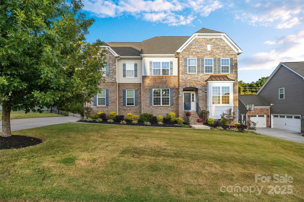 Southern Trace, Charlotte community