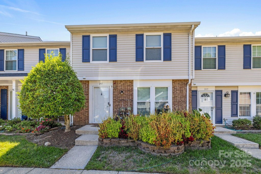 Parklake, Pineville community