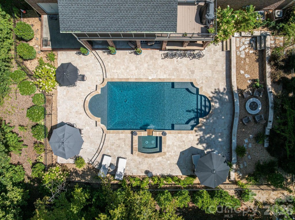 Deerwood Park, Kings Mountain community