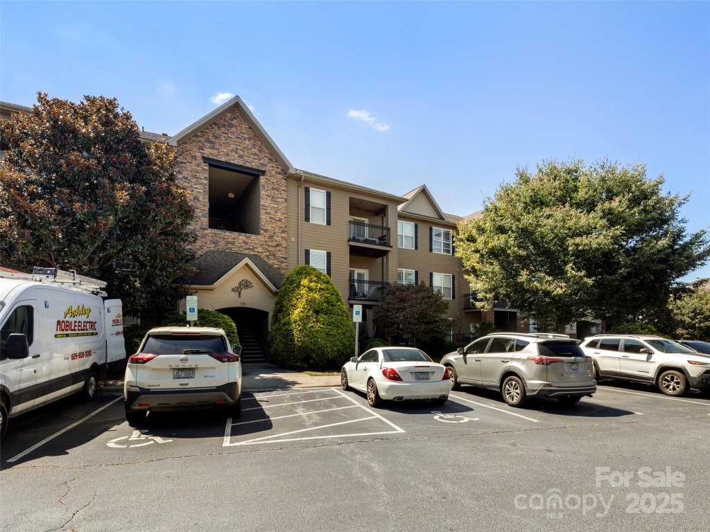 181 Brickton Village Circle 103