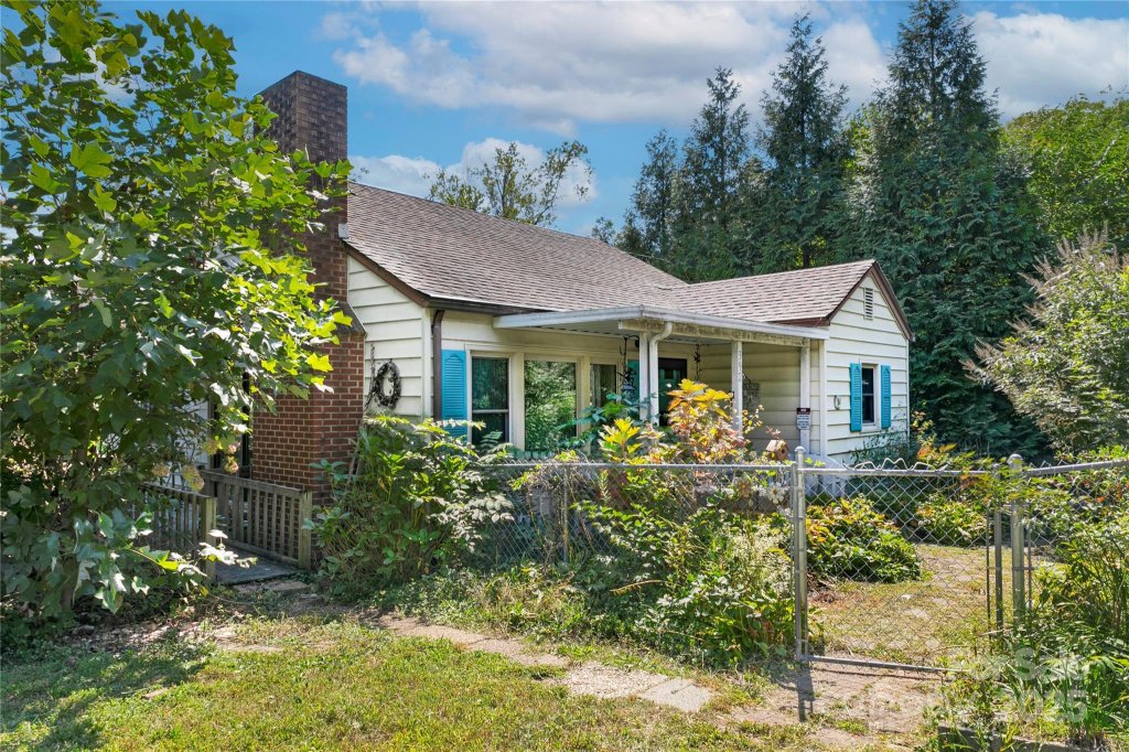 392 Old Hendersonville Highway