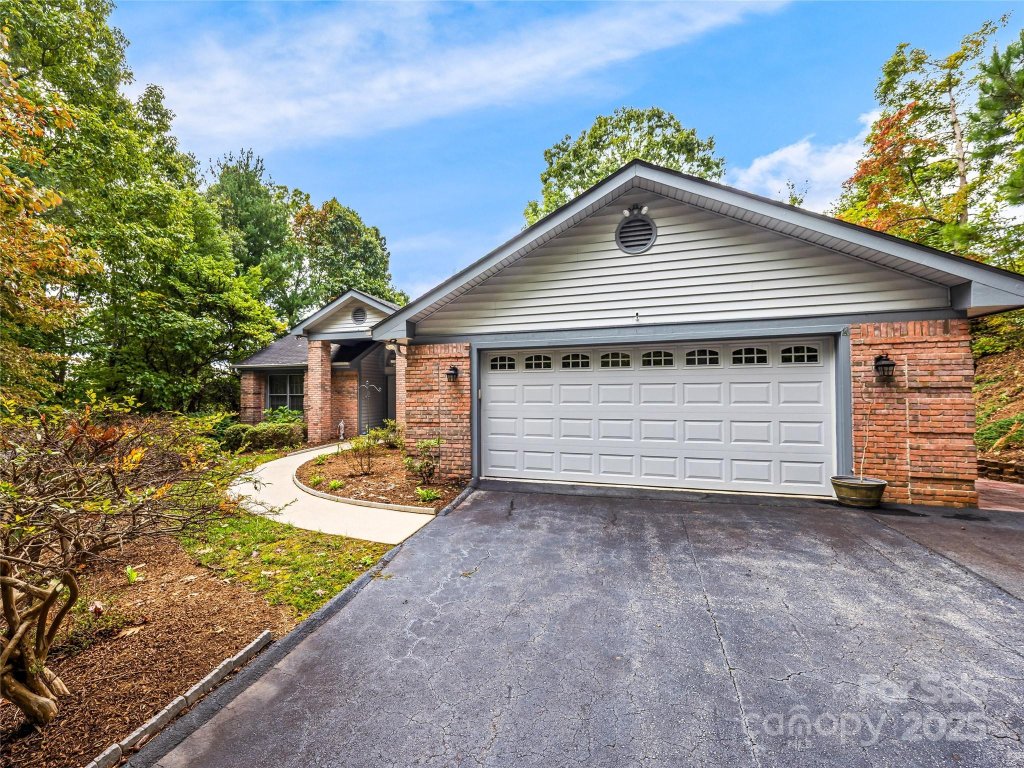 The Ledges Of Hidden Hills, Hendersonville community