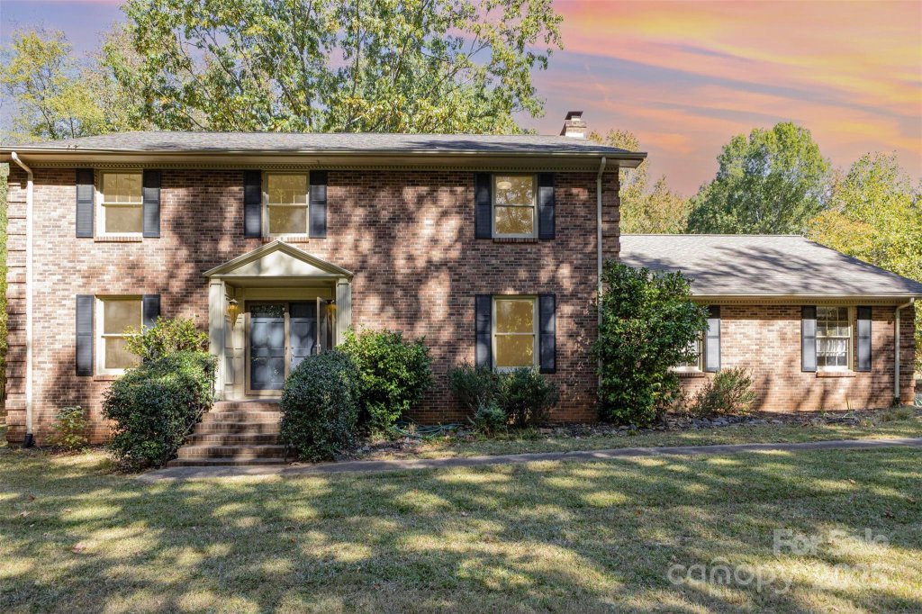 Rolling Acres, Charlotte community