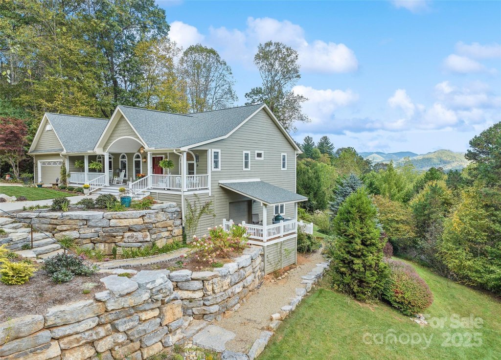 Village At The Glens, Waynesville community