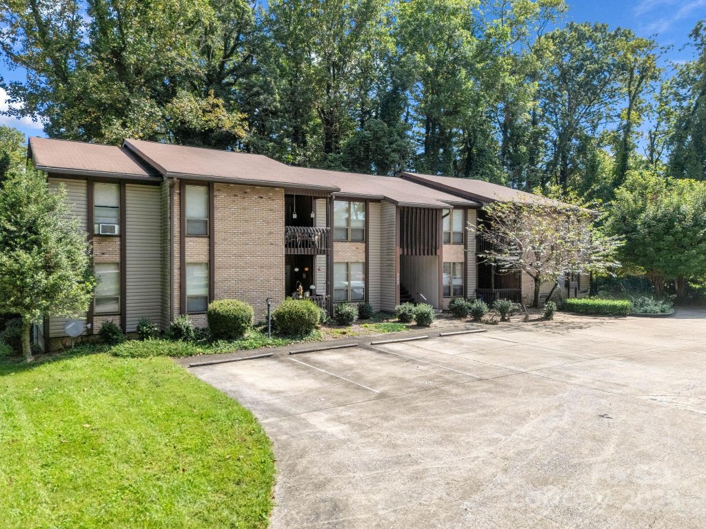 333 W Lake Avenue