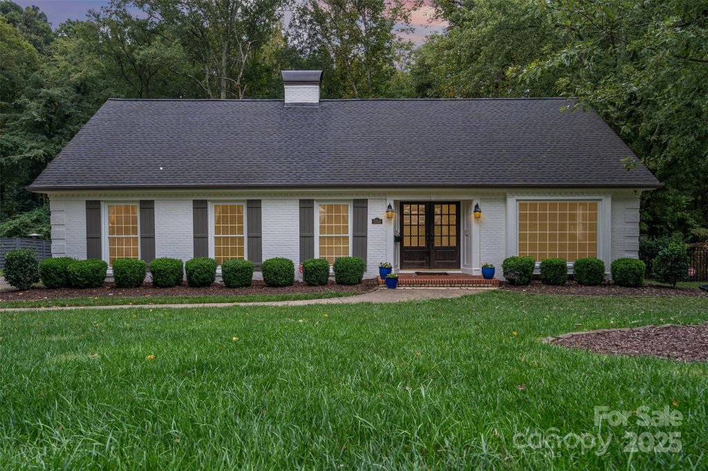 5744 Bellechasse Street