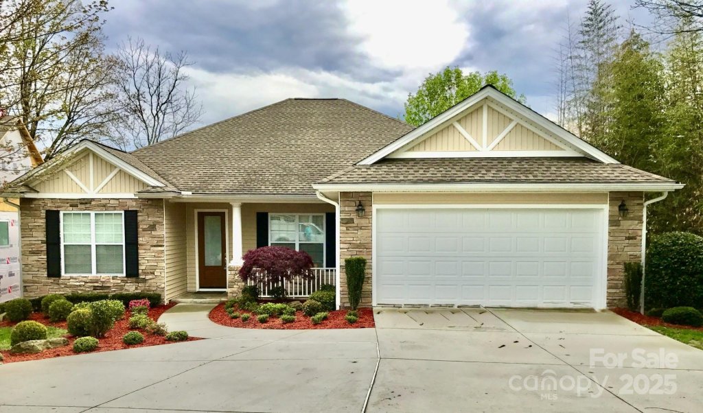 Eagle Pointe, Flat Rock community