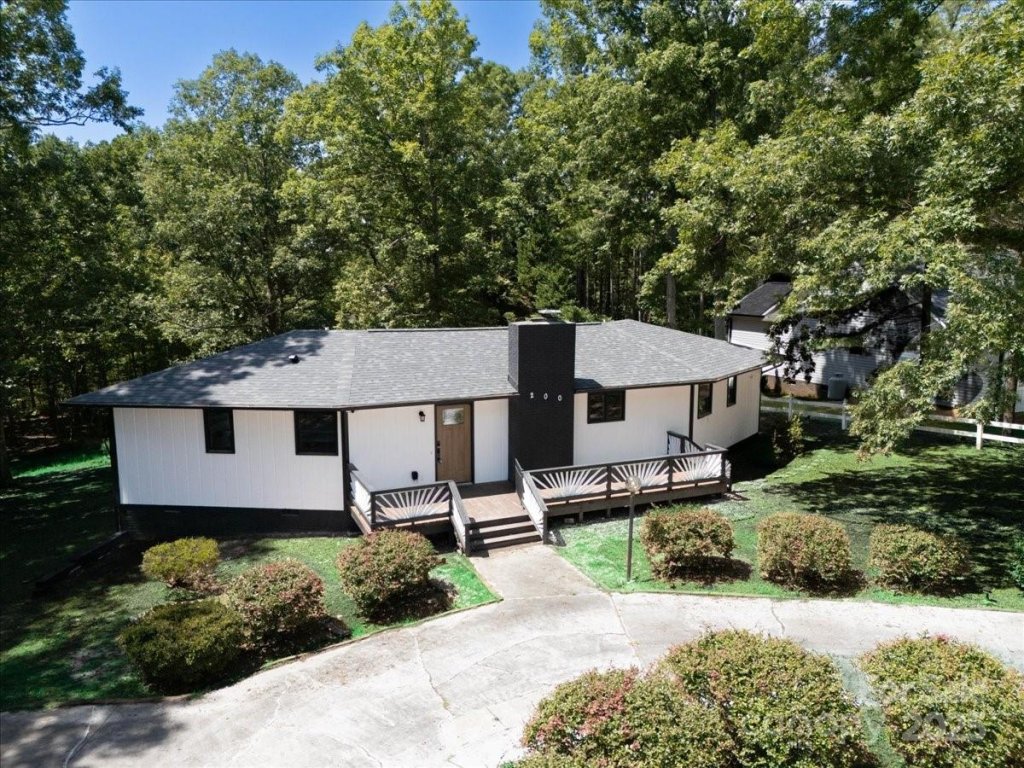 200 Lakeview Road