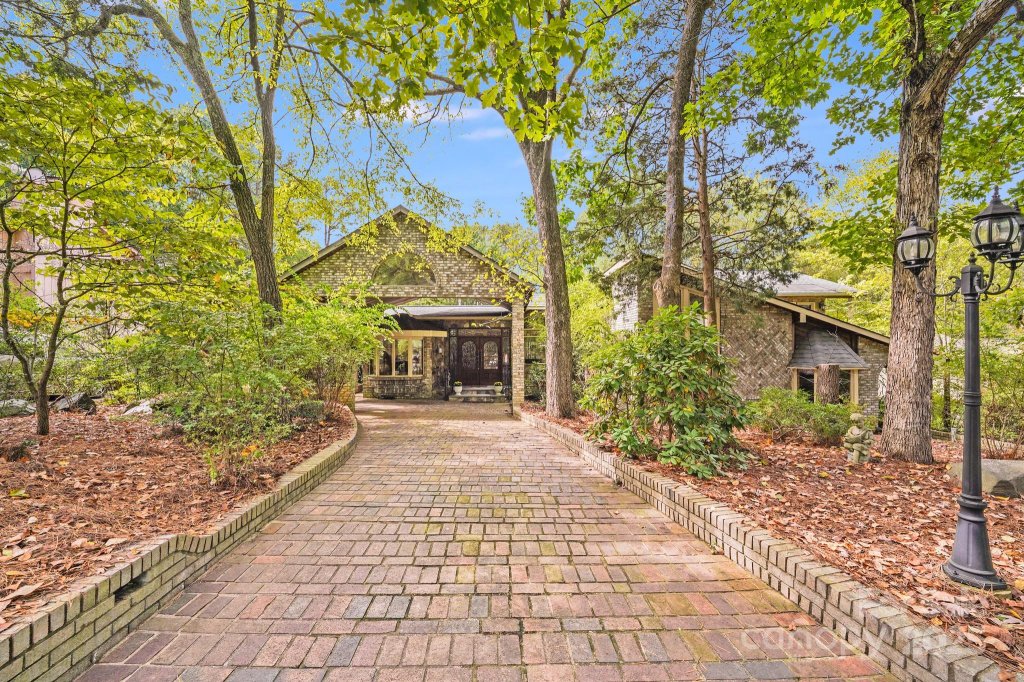 Oak Creek Estates, Charlotte community