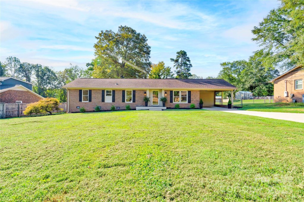 1612 N Oak Drive