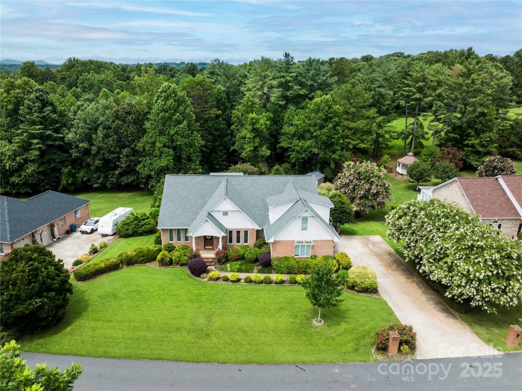 The Greens, Granite Falls community