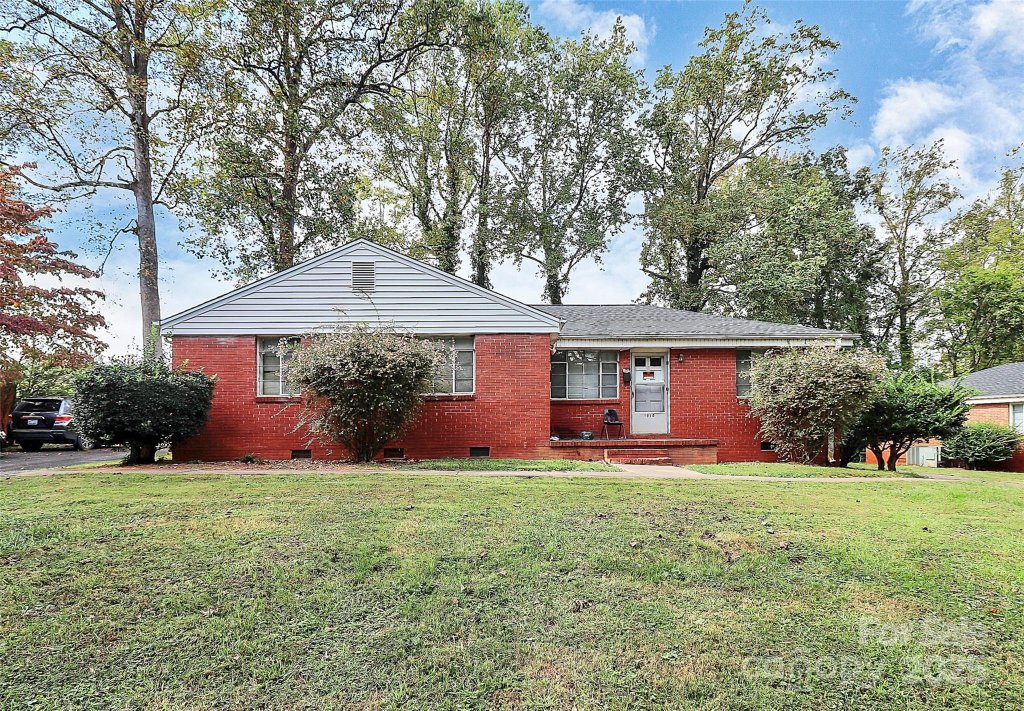 1914 Manteo Court