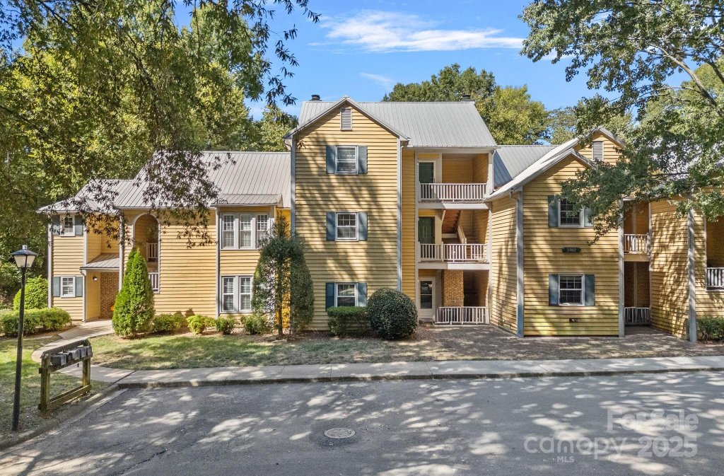Hunters Run, Charlotte community