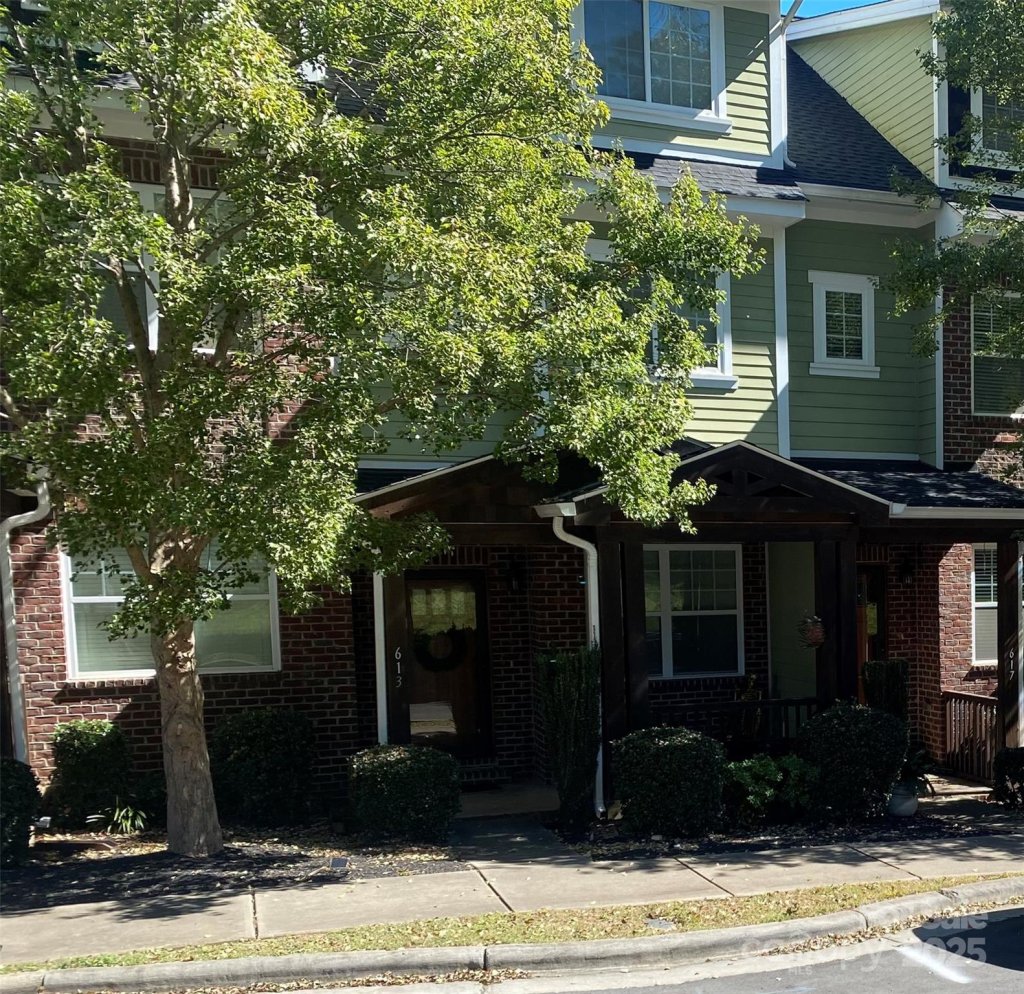 617 Village Main Circle