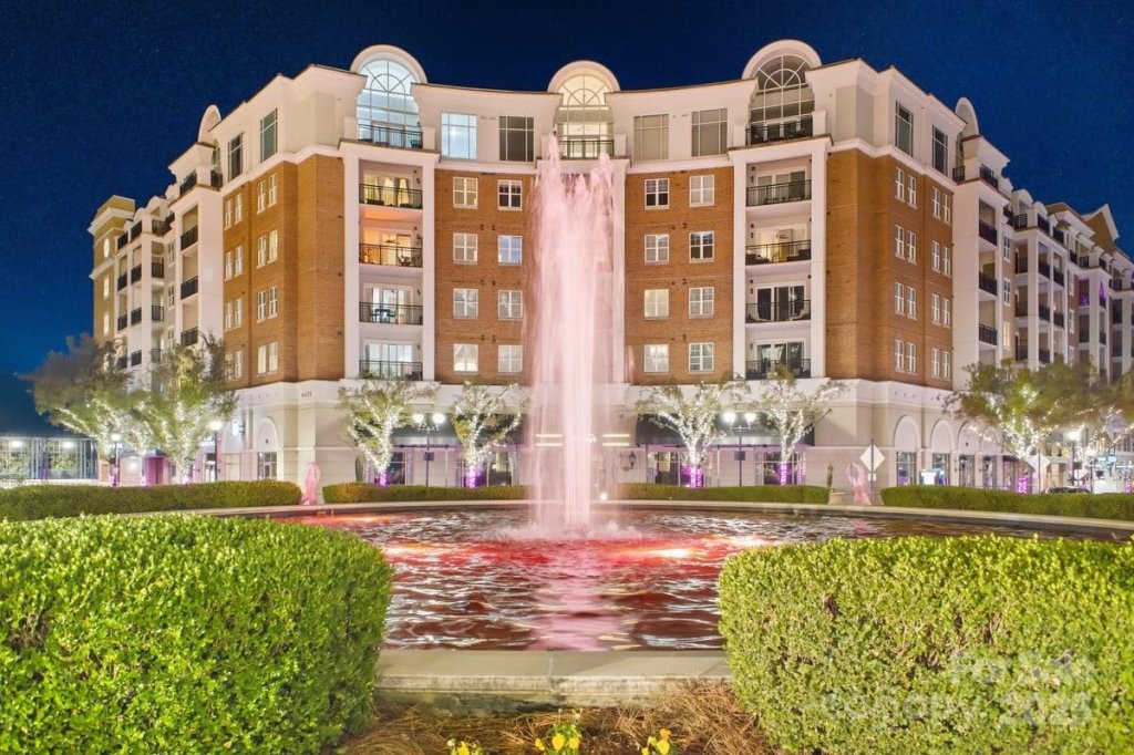 4620 Piedmont Row Drive 706